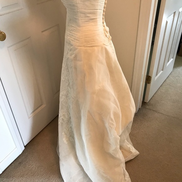 Stunning Christos wedding gown. - Picture 3 of 5